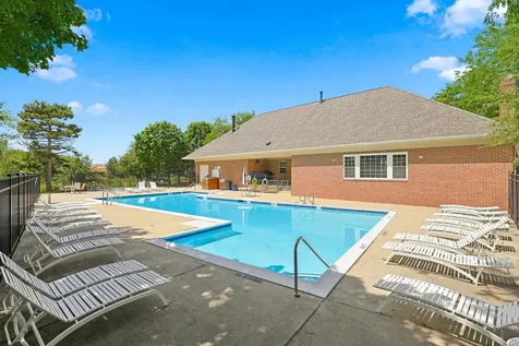 2326 Knollwood Court Schaumburg IL 60194