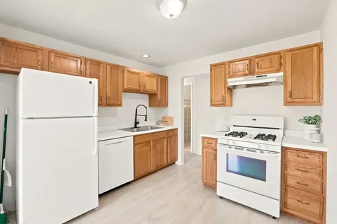 2326 Knollwood Court Schaumburg IL 60194