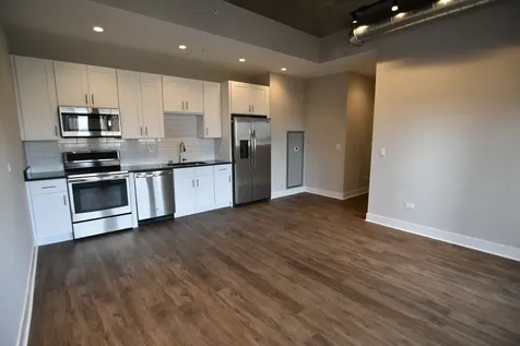 3833 North Broadway Street Chicago IL 60613