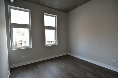 3833 North Broadway Street Chicago IL 60613