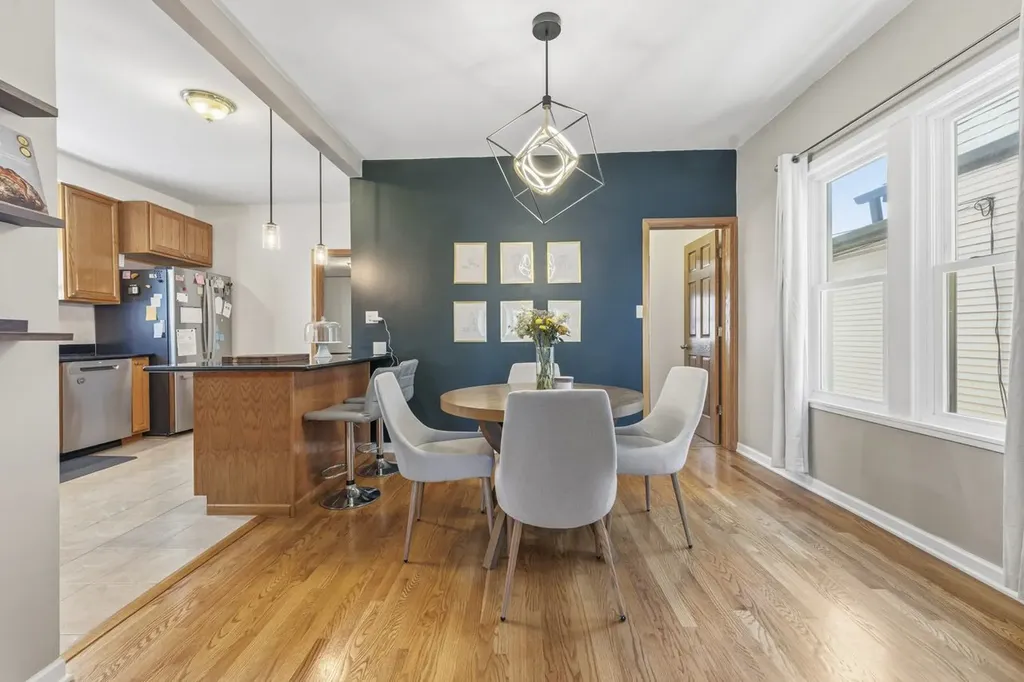 6252 West Cuyler Avenue Chicago IL 60634