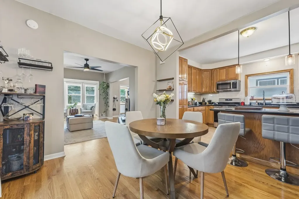 6252 West Cuyler Avenue Chicago IL 60634