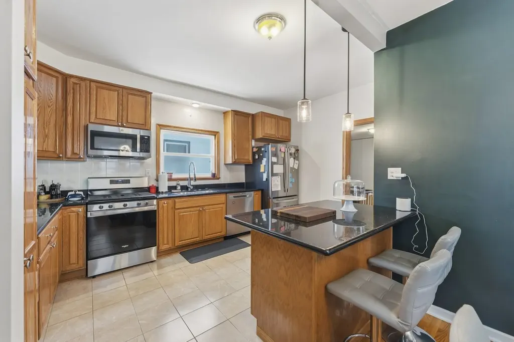 6252 West Cuyler Avenue Chicago IL 60634