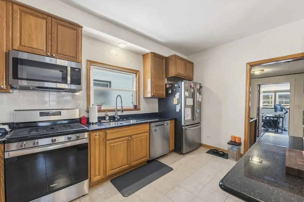 6252 West Cuyler Avenue Chicago IL 60634