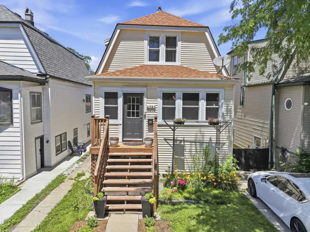 6252 West Cuyler Avenue Chicago IL 60634