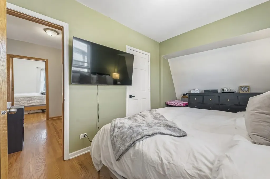 6252 West Cuyler Avenue Chicago IL 60634