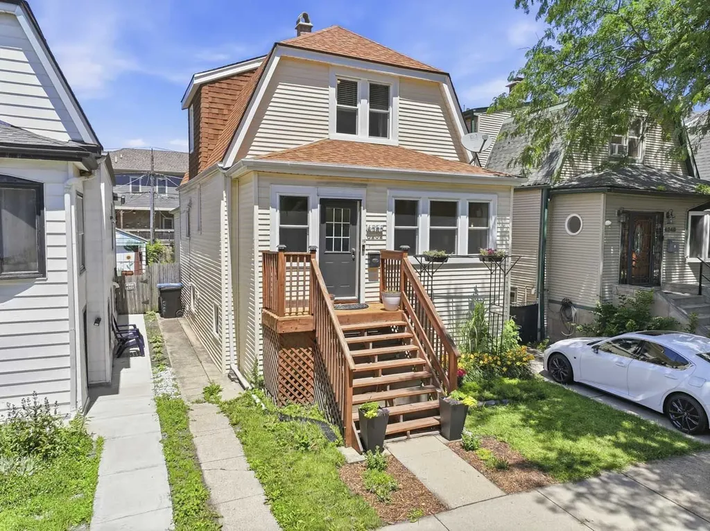 6252 West Cuyler Avenue Chicago IL 60634