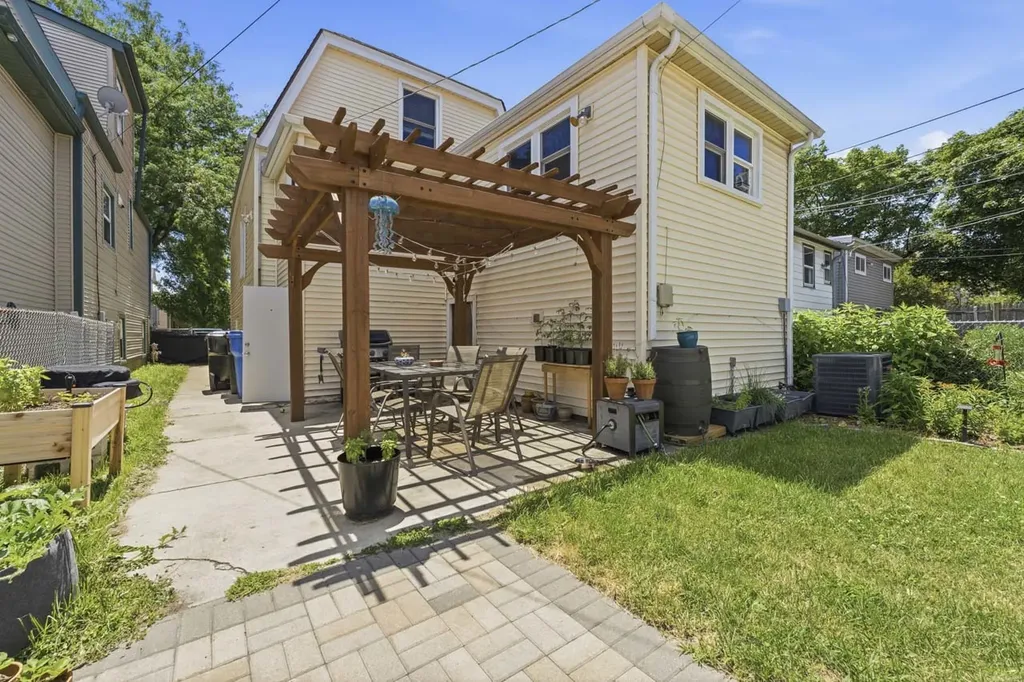 6252 West Cuyler Avenue Chicago IL 60634