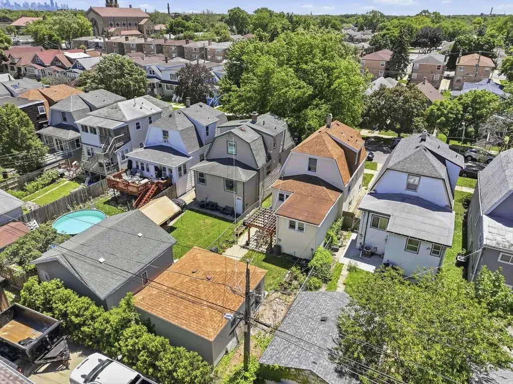 6252 West Cuyler Avenue Chicago IL 60634