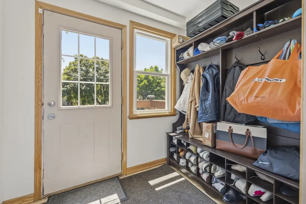 6252 West Cuyler Avenue Chicago IL 60634