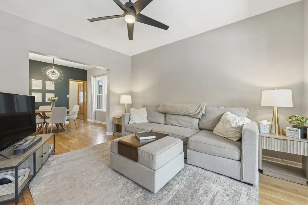 6252 West Cuyler Avenue Chicago IL 60634