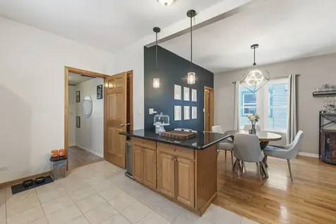 6252 West Cuyler Avenue Chicago IL 60634
