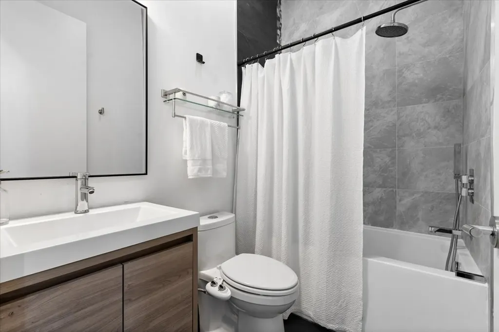 1339 West Ancona Street Chicago IL 60642
