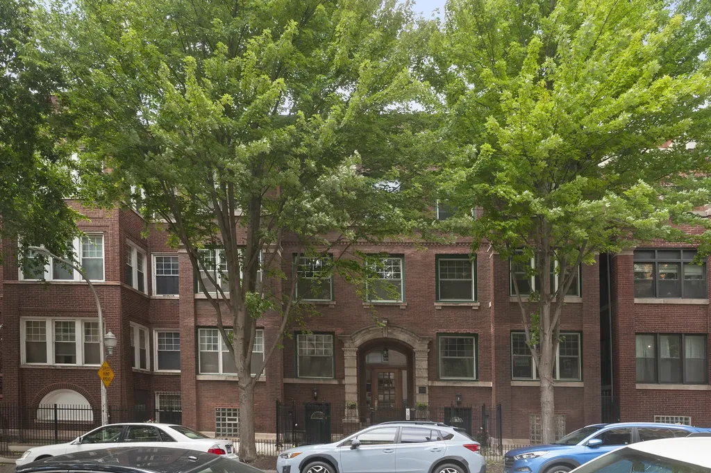 6164 North Winthrop Avenue Chicago IL 60660
