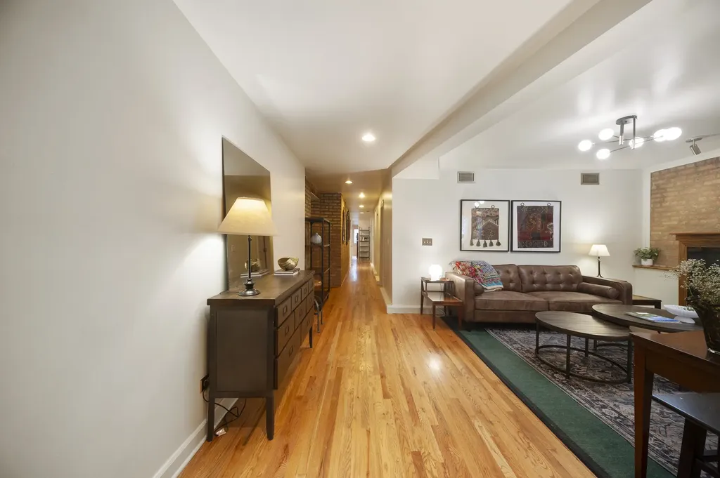 6164 North Winthrop Avenue Chicago IL 60660