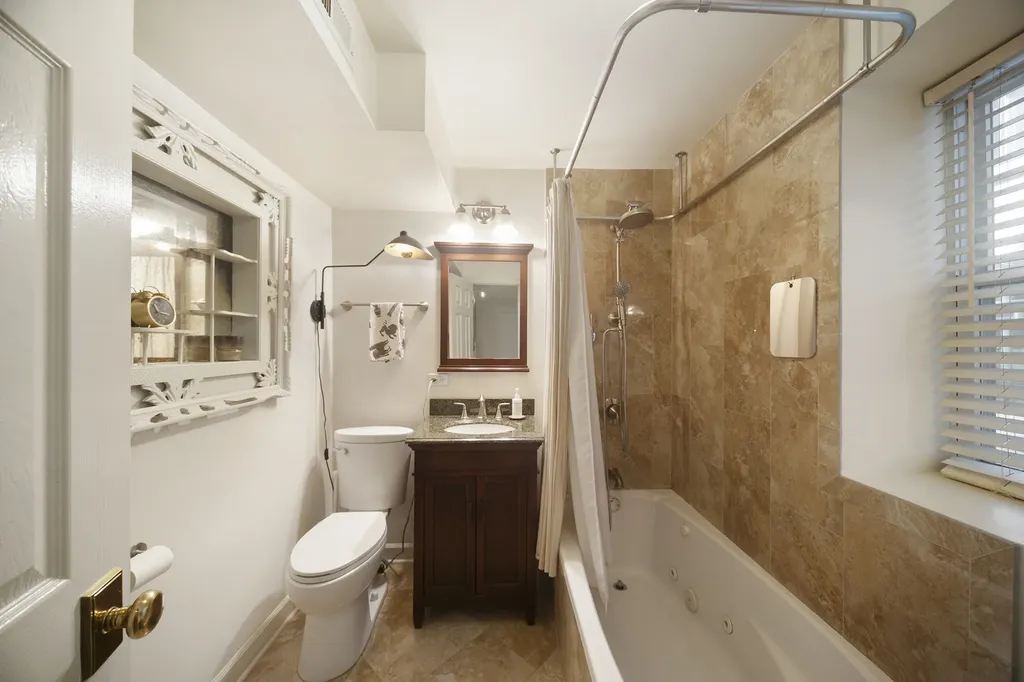 6164 North Winthrop Avenue Chicago IL 60660