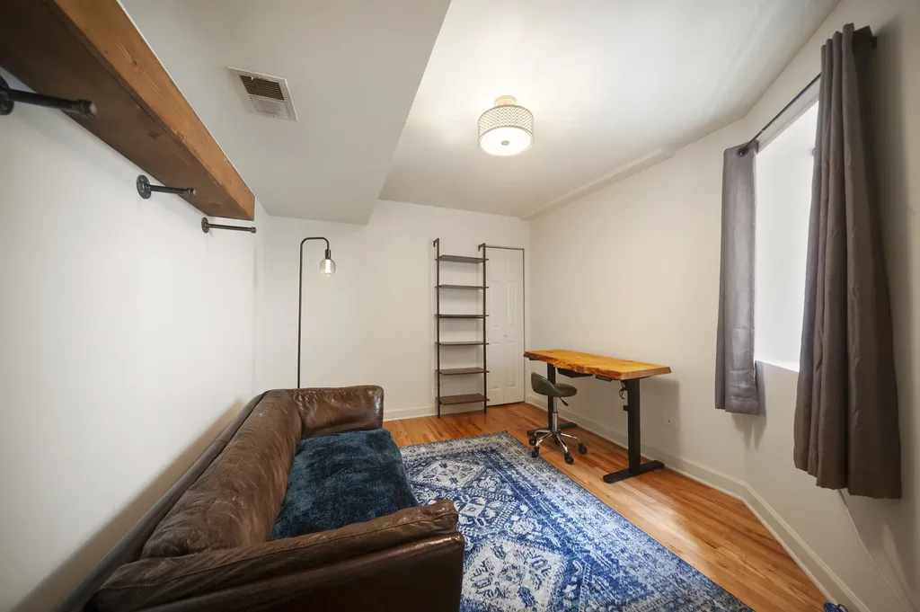 6164 North Winthrop Avenue Chicago IL 60660