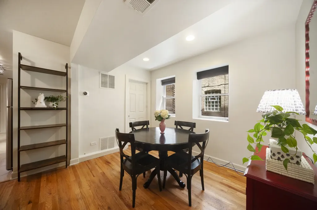 6164 North Winthrop Avenue Chicago IL 60660