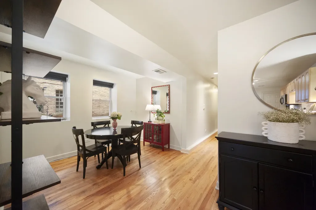6164 North Winthrop Avenue Chicago IL 60660