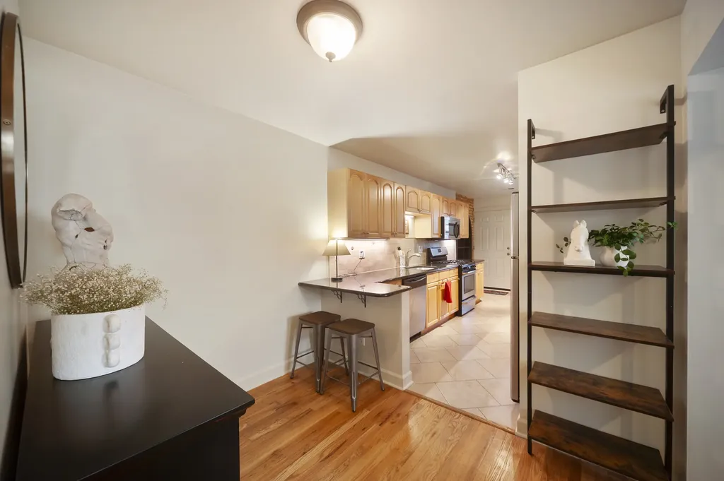 6164 North Winthrop Avenue Chicago IL 60660