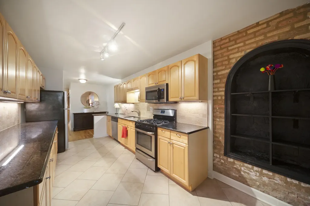 6164 North Winthrop Avenue Chicago IL 60660