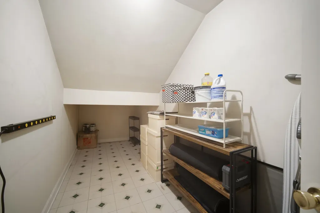 6164 North Winthrop Avenue Chicago IL 60660