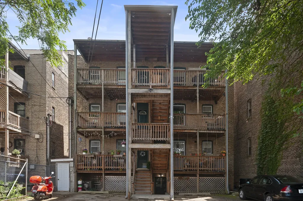 6164 North Winthrop Avenue Chicago IL 60660