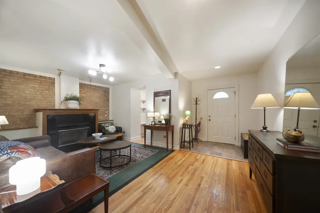 6164 North Winthrop Avenue Chicago IL 60660