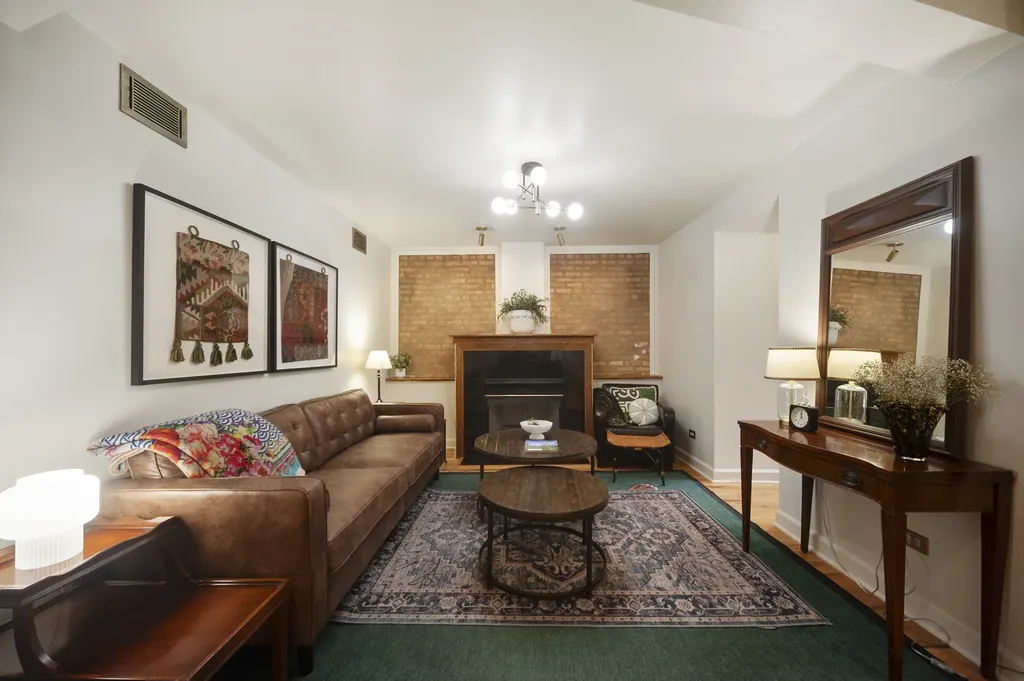 6164 North Winthrop Avenue Chicago IL 60660