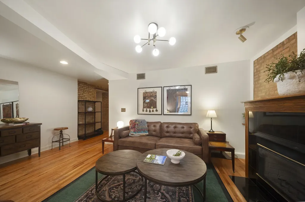 6164 North Winthrop Avenue Chicago IL 60660