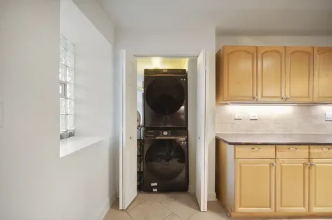 6164 North Winthrop Avenue Chicago IL 60660