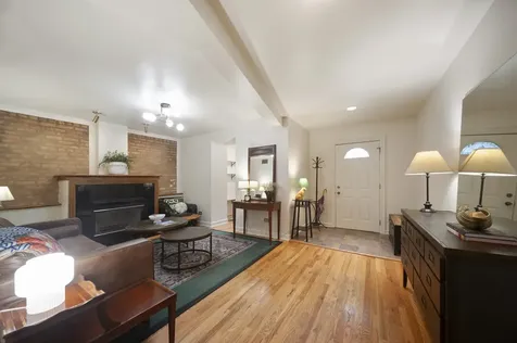 6164 North Winthrop Avenue Chicago IL 60660