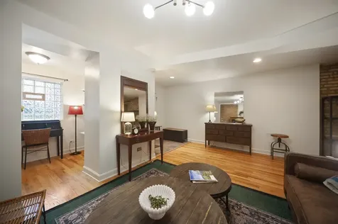 6164 North Winthrop Avenue Chicago IL 60660