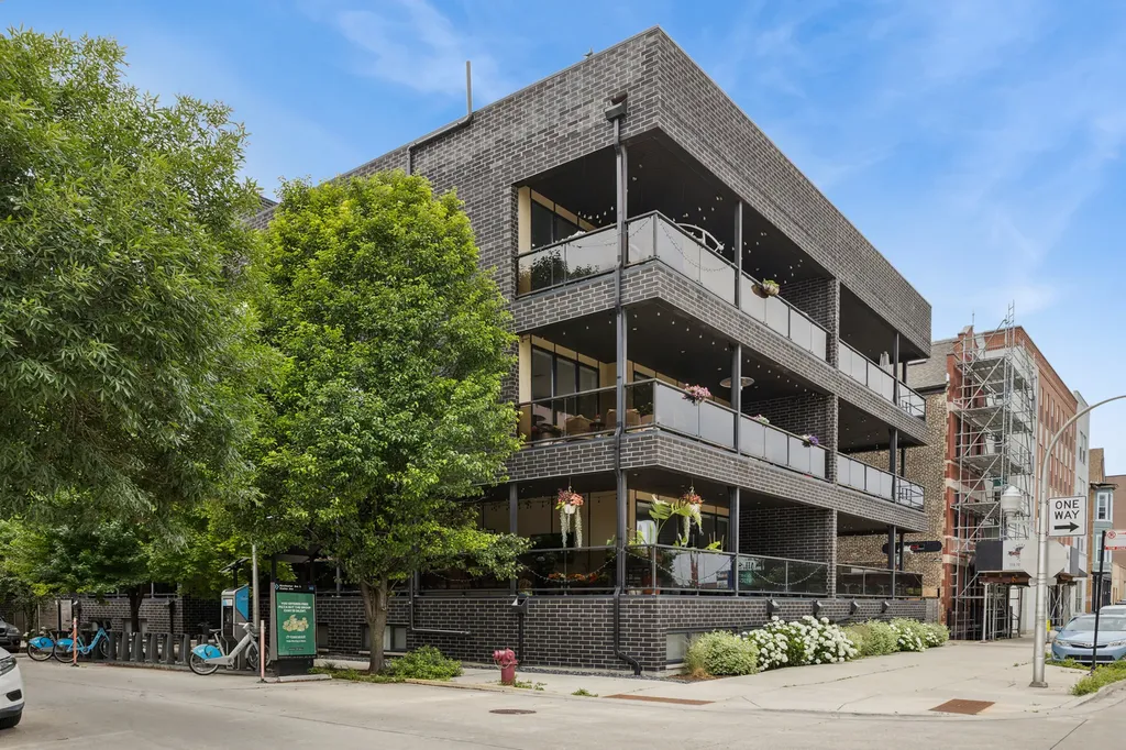 2324 North Winchester Avenue Chicago IL 60647