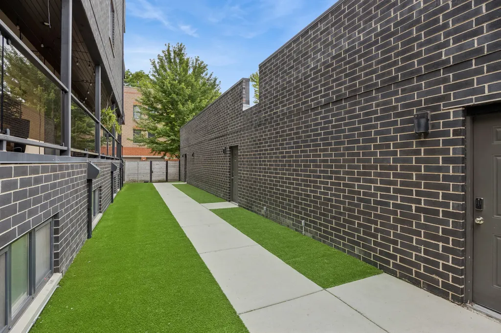 2324 North Winchester Avenue Chicago IL 60647