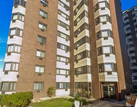 7337 South South Shore Drive Chicago IL 60649