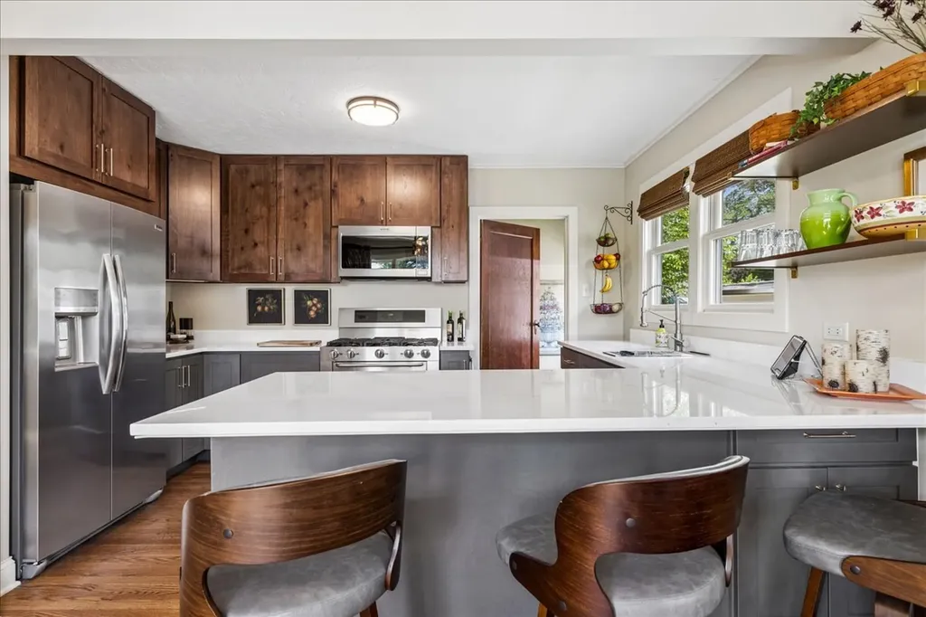 113 Hilltop Drive Lake In The Hills IL 60156