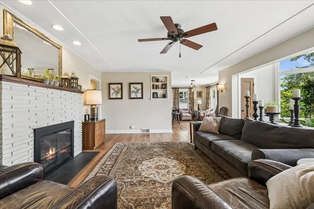 113 Hilltop Drive Lake In The Hills IL 60156