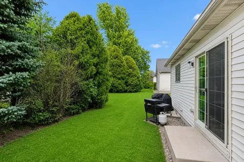 246 Red Hawk Road Hampshire IL 60140