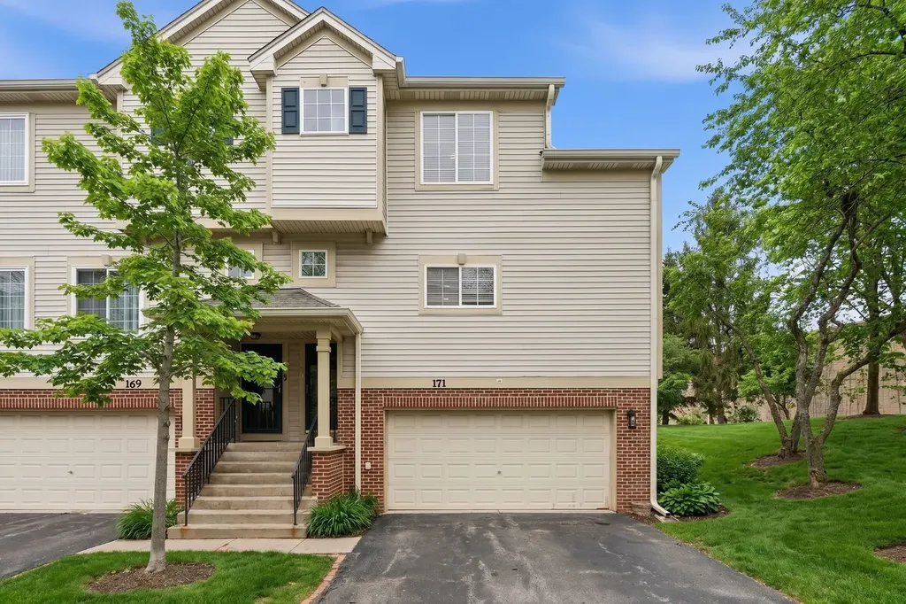 171 Monarch Drive Streamwood IL 60107