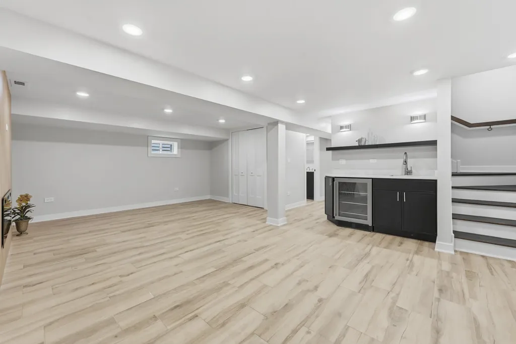 4903 North Moody Avenue Chicago IL 60630