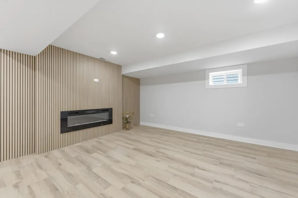 4903 North Moody Avenue Chicago IL 60630