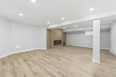 4903 North Moody Avenue Chicago IL 60630