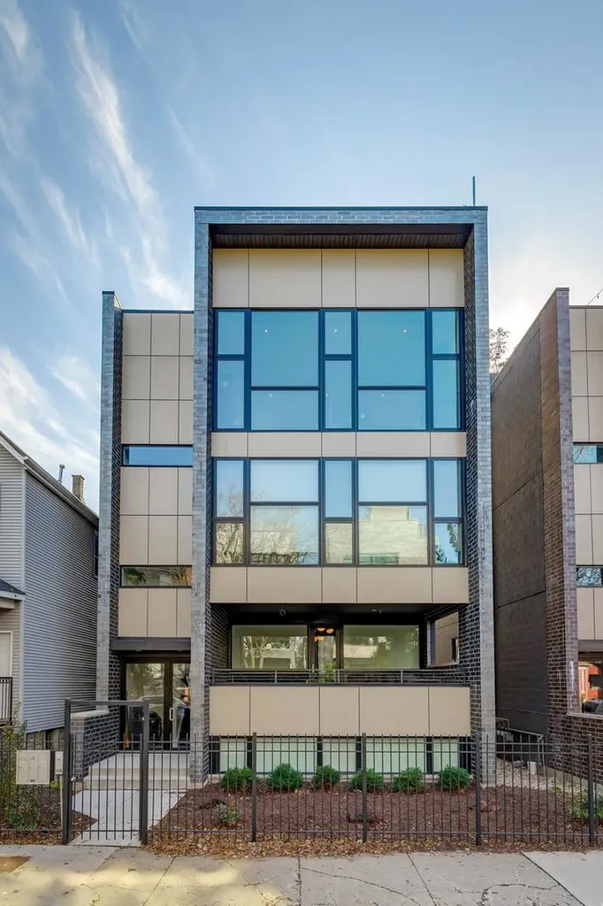 2869 West Lyndale Street Chicago IL 60647