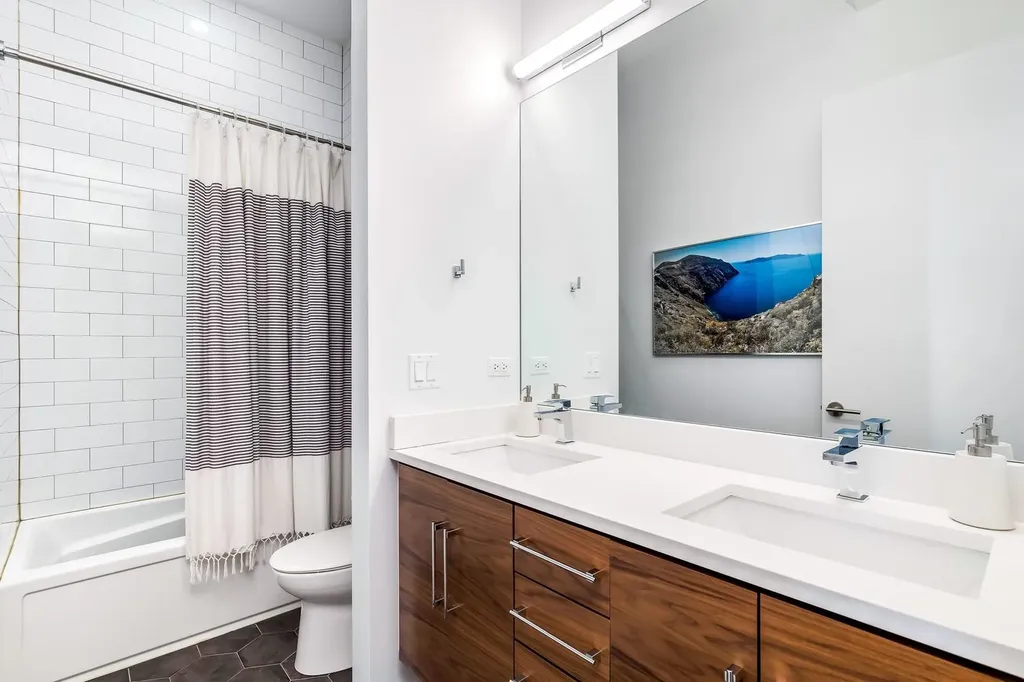 2869 West Lyndale Street Chicago IL 60647