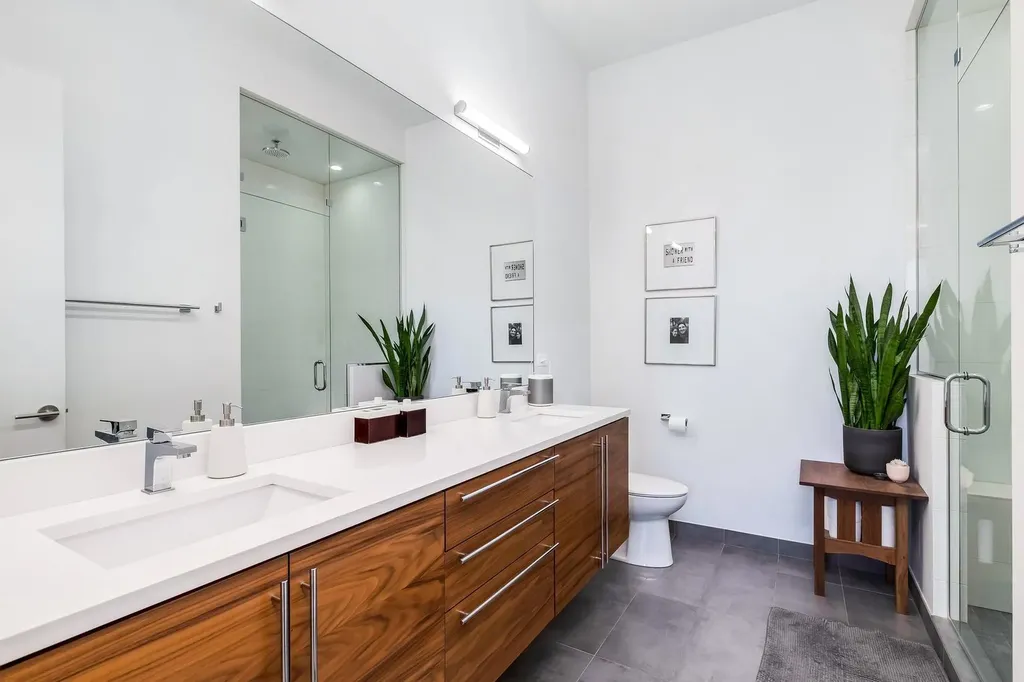 2869 West Lyndale Street Chicago IL 60647