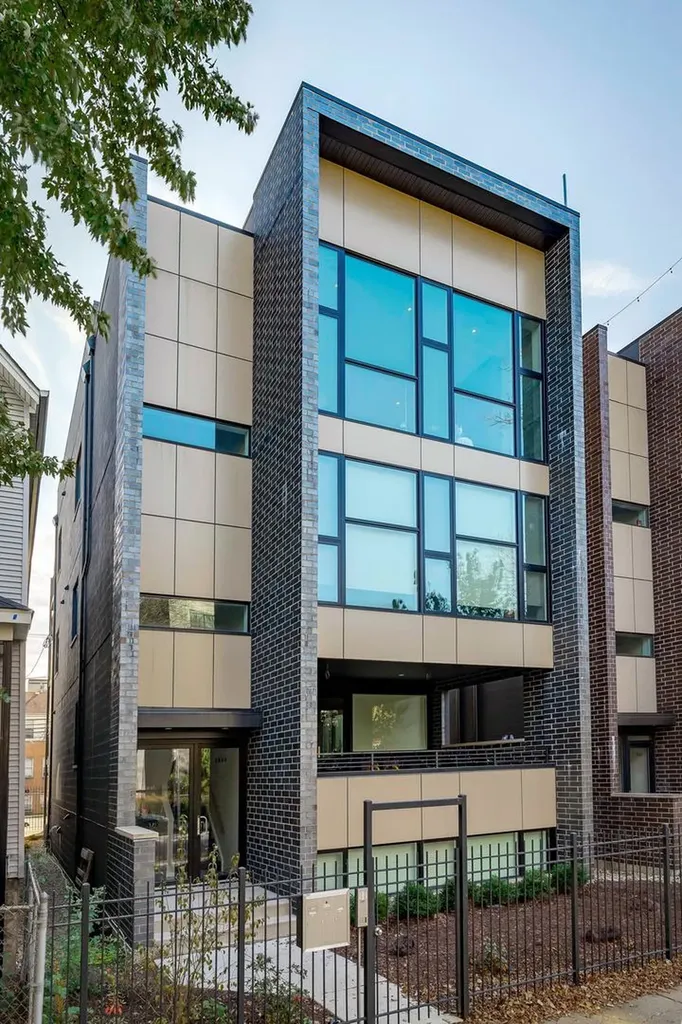 2869 West Lyndale Street Chicago IL 60647