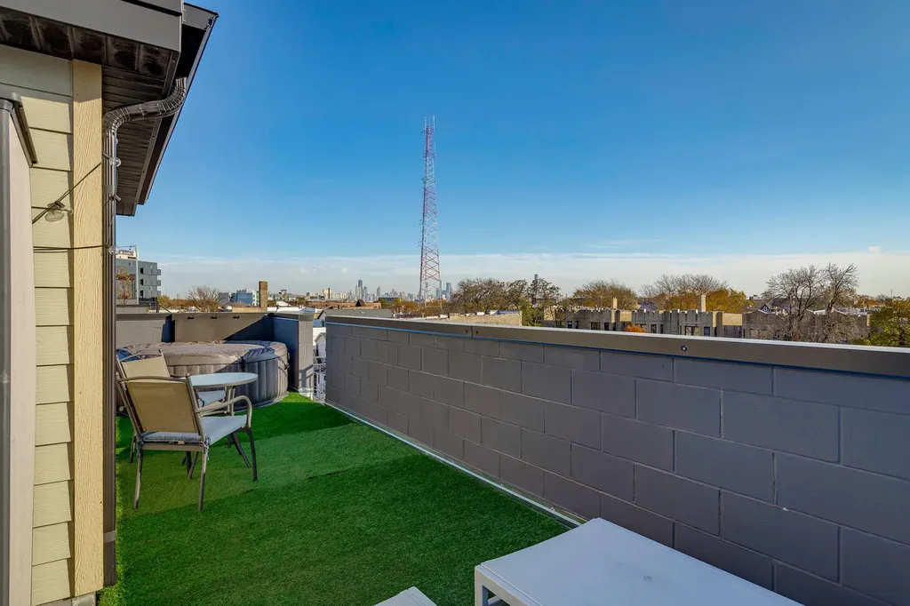 2869 West Lyndale Street Chicago IL 60647