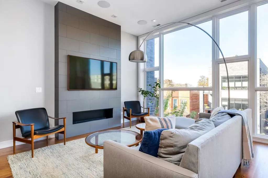 2869 West Lyndale Street Chicago IL 60647