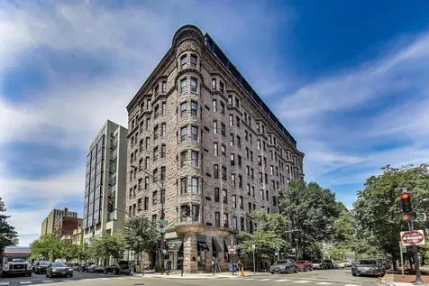 2800 North Pine Grove Avenue Chicago IL 60657